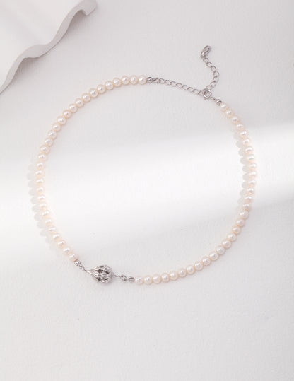 Venus Reborn Pearl Chocker 36-42cm